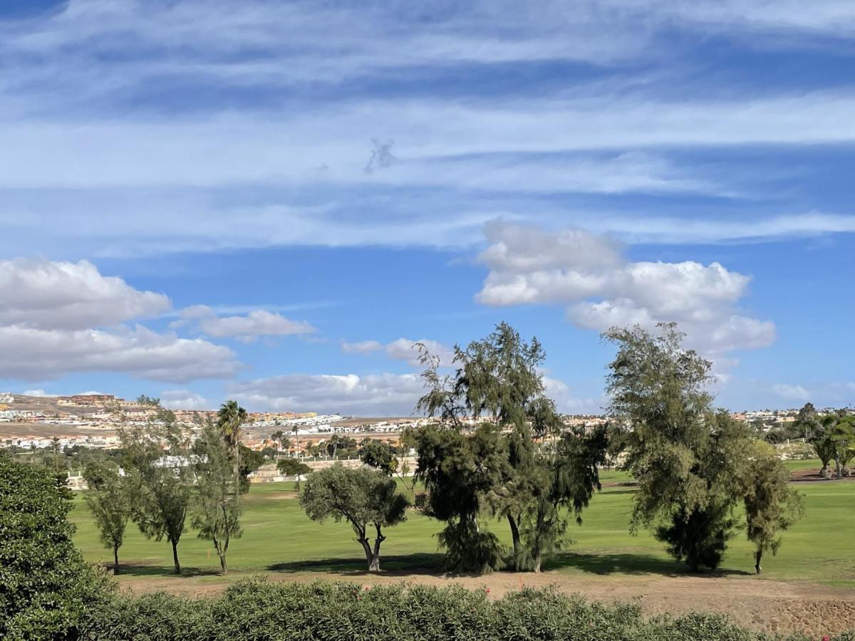 View Luxury Apartment: Beachfront Golf Retreat *